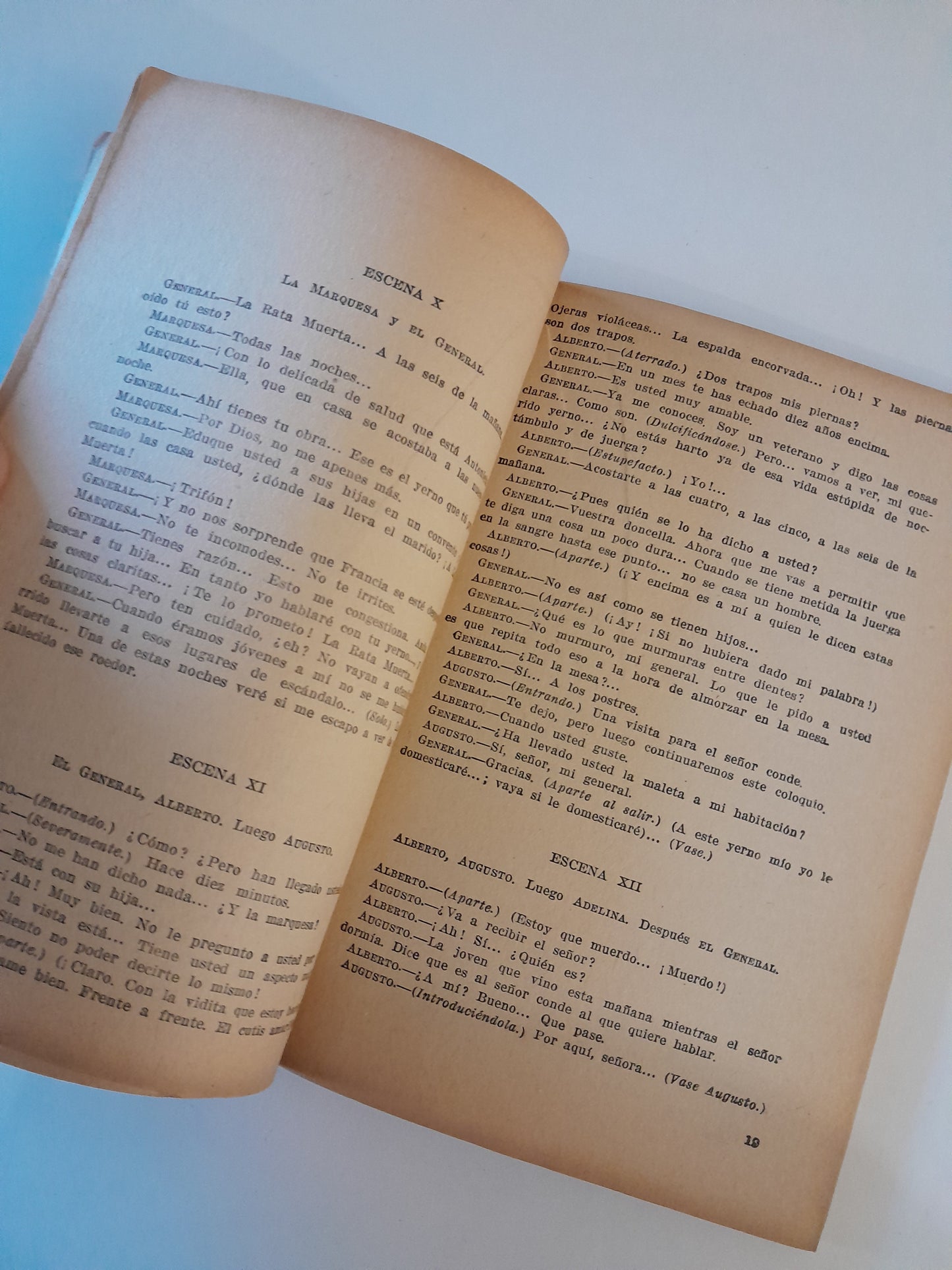 REVISTA DE TEATRO LA FARSA: NO HAY QUIEN ENGAÑE A ANTONIETA, DE CADENAS Y GUTIÉRREZ ROIG - AÑO 6, NÚM. 264 (1 OCTUBRE 1932)