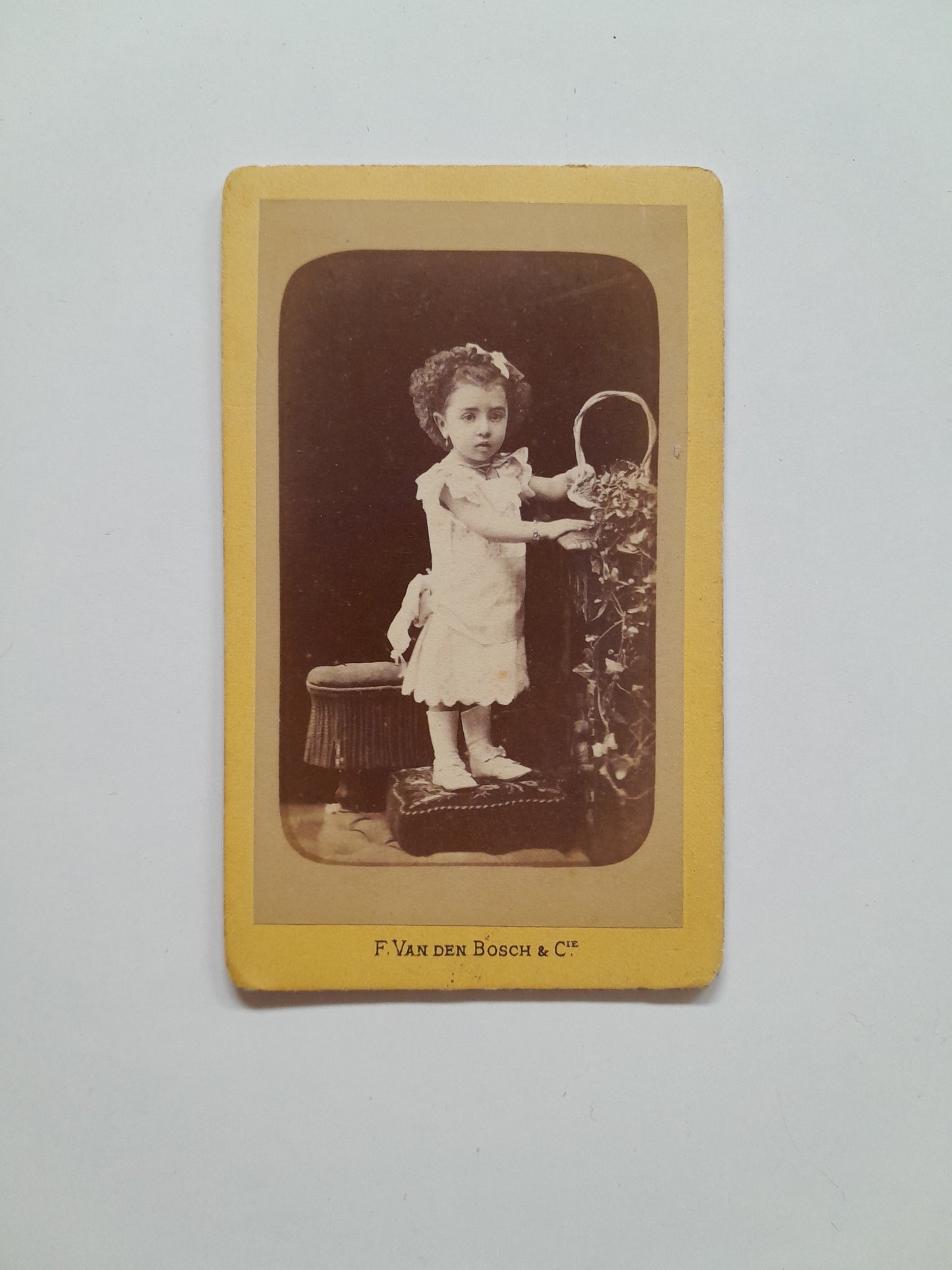RETRATO DE NIÑA (c.1880) - F. VAN DEN BOSCH, BORDEAUX