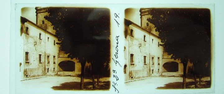 VISTA ESTEREOSCÓPICA DE CRISTAL DE LA PLAÇA DELS LLEDONERS DE GIRONA