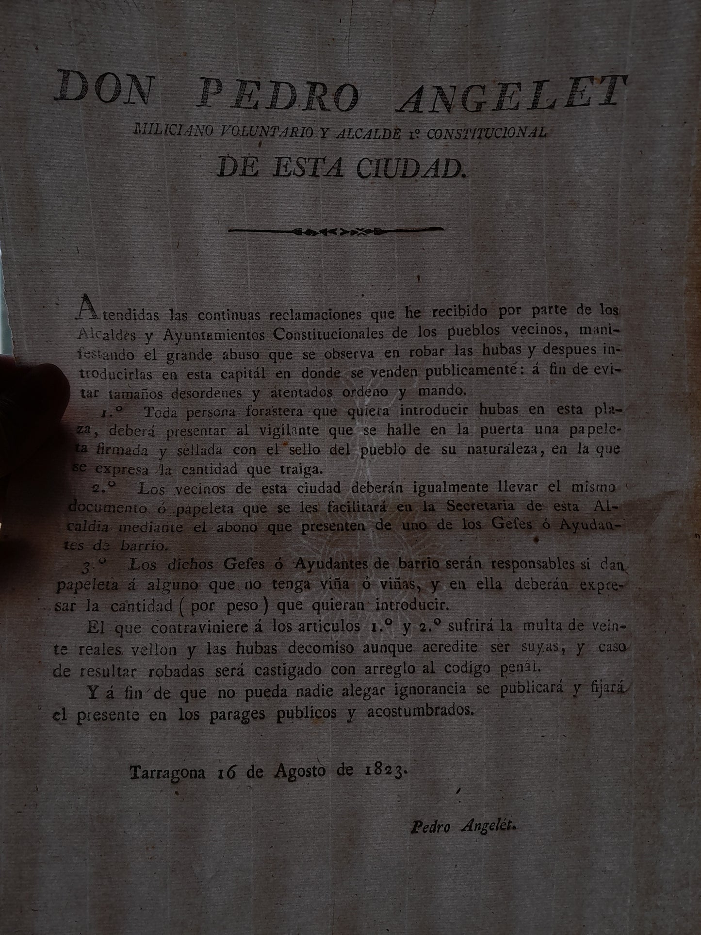 BANDO MUNICIPAL DE TARRAGONA POR EL QUE SE PROHÍBE VENDER UVAS SIN EL CORRESPONDIENTE PERMISO (1823)