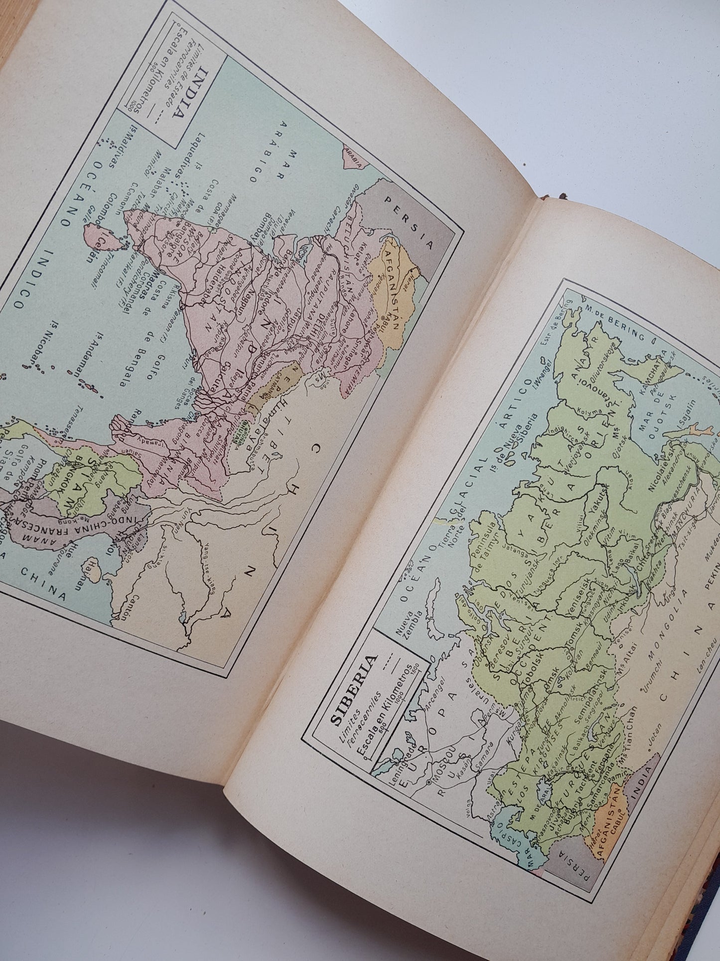 GEOGRAFÍA PINTORESCA - RAMÓN D. PERÉS Y JUAN MATEOS DE DIEGO (RAMÓN SOPENA, 1933)