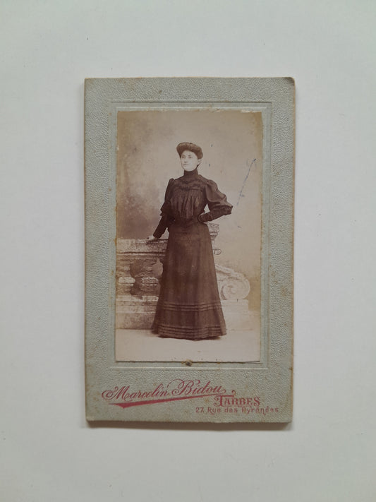 RETRATO DE MUJER (c.1880) - MARCELIN BIDOU, TARBES