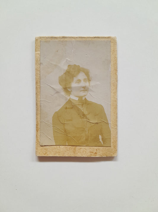 RETRATO DE MUJER (c.1910)