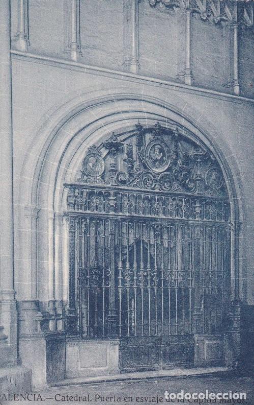 PALENCIA - CATEDRAL. PUERTA EN ESVIAJE DE LA CAPILLA MAYOR