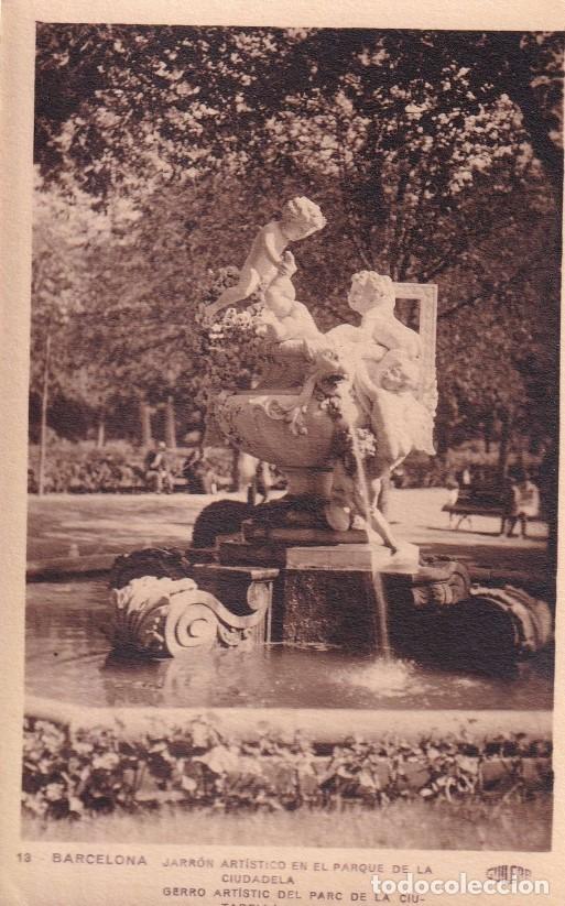 BARCELONA - 13. JARRÓN ARTÍSTICO EN EL PARQUE DE LA CIUDADELA