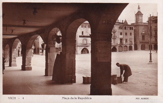 VIC - 4. PLAÇA DE LA REPÚBLICA