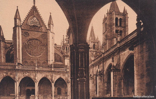 LEÓN - 4. CATEDRAL (SIGLO XII). CLAUSTRO Y FACHADA NORTE (LUCIEN ROISIN)